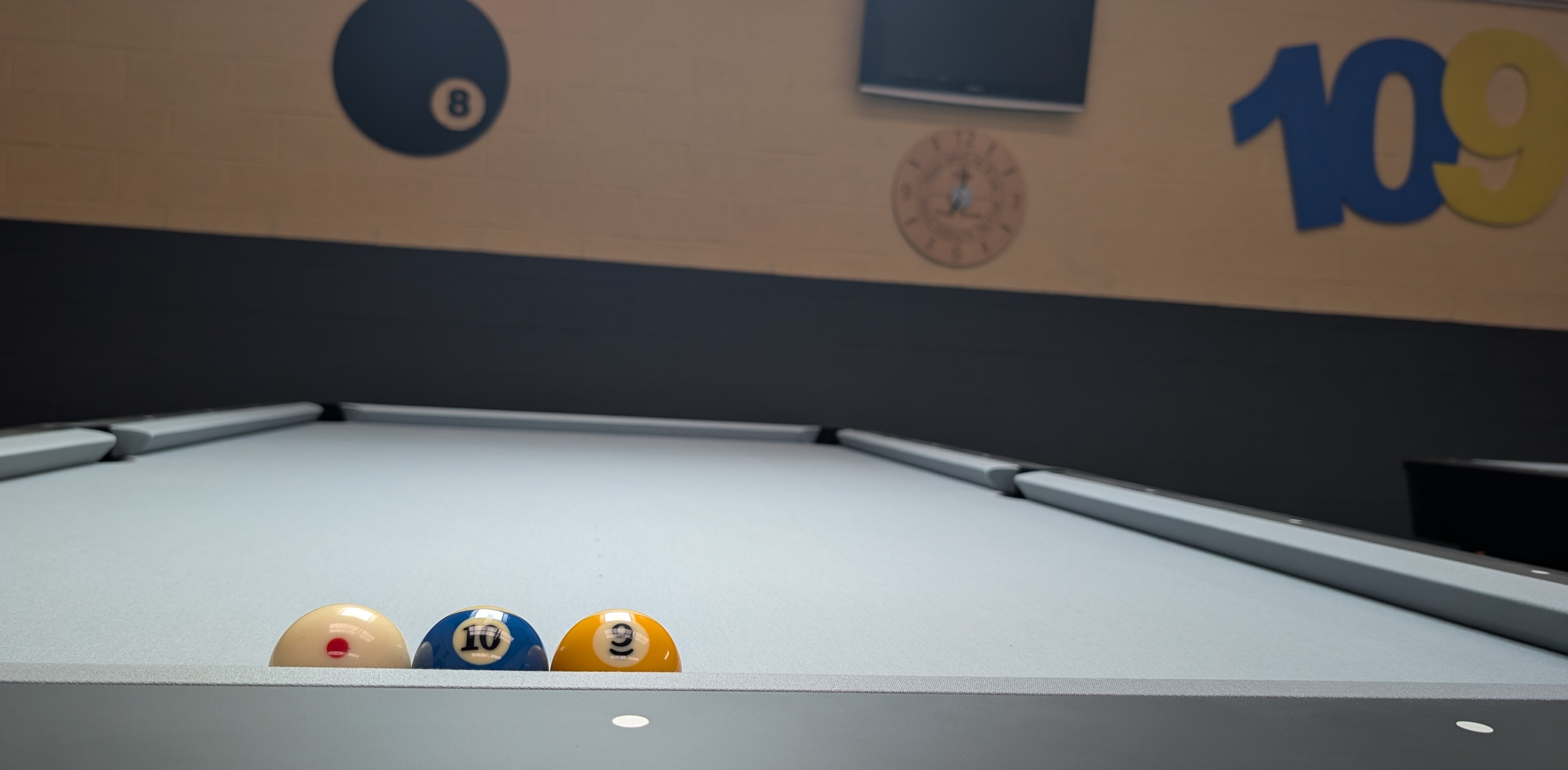 Bolas y mesa de billar