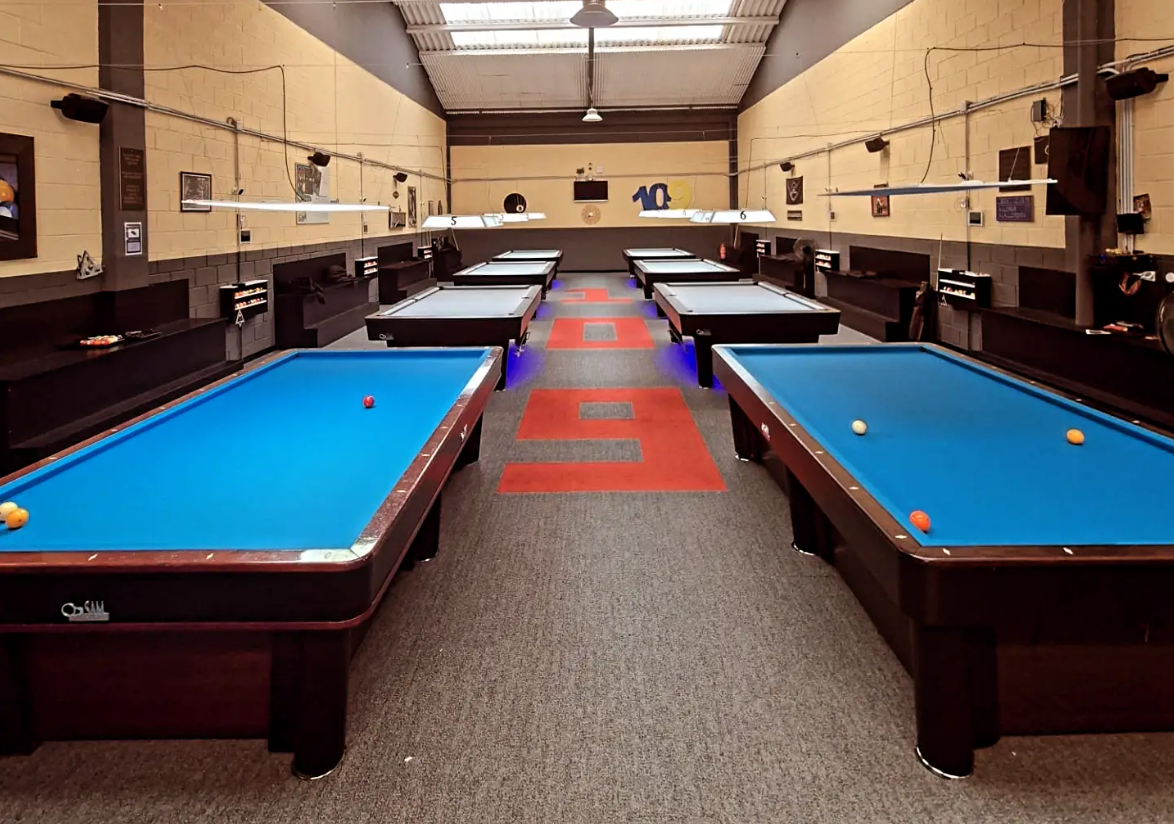 Vista panorámica de la sala de pool de 109 Pool Room